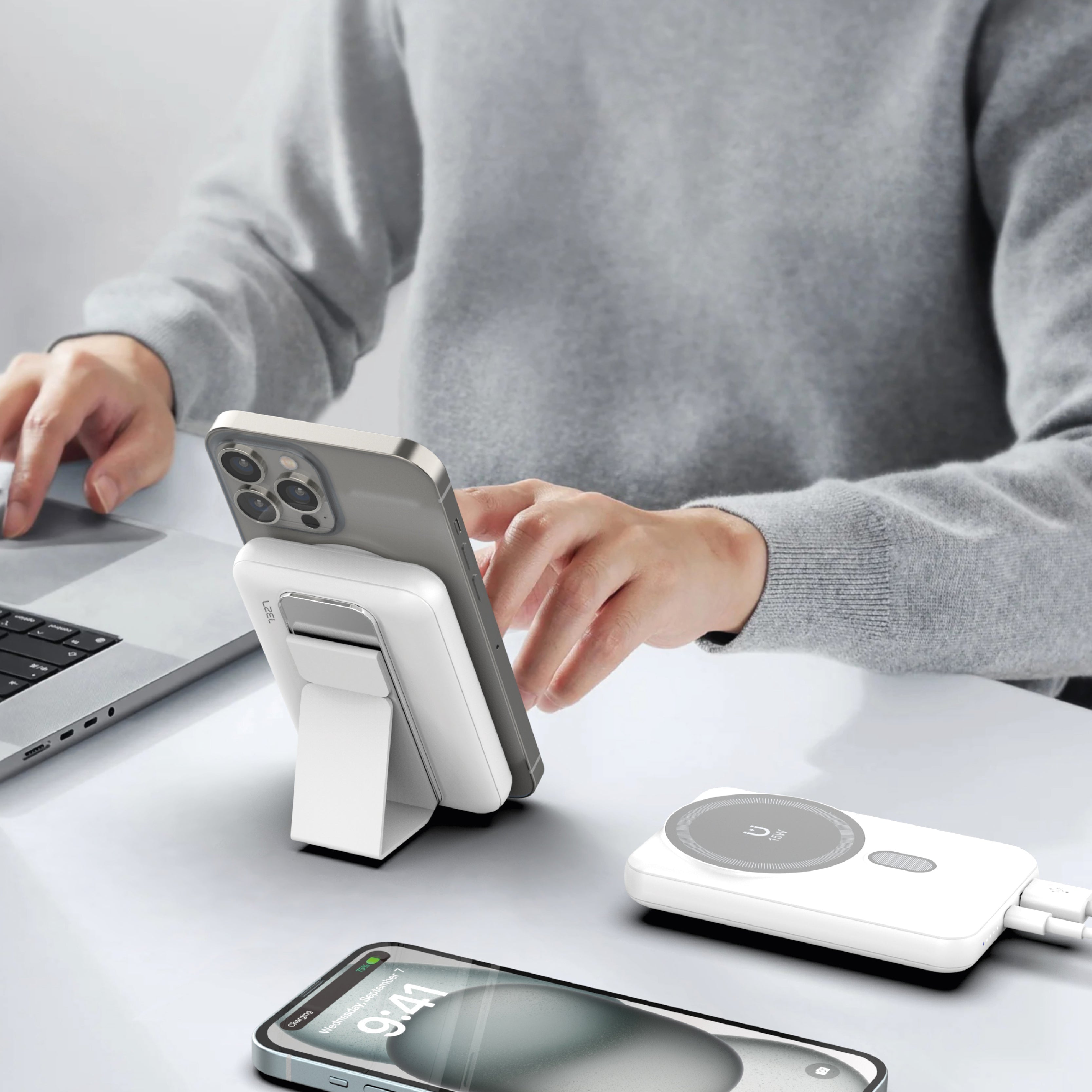 بنك طاقة صغير LZEL MagNexus Wave Series MagSafe 10000mAh، شاحن لاسلكي سريع 15 واط | أبيض 