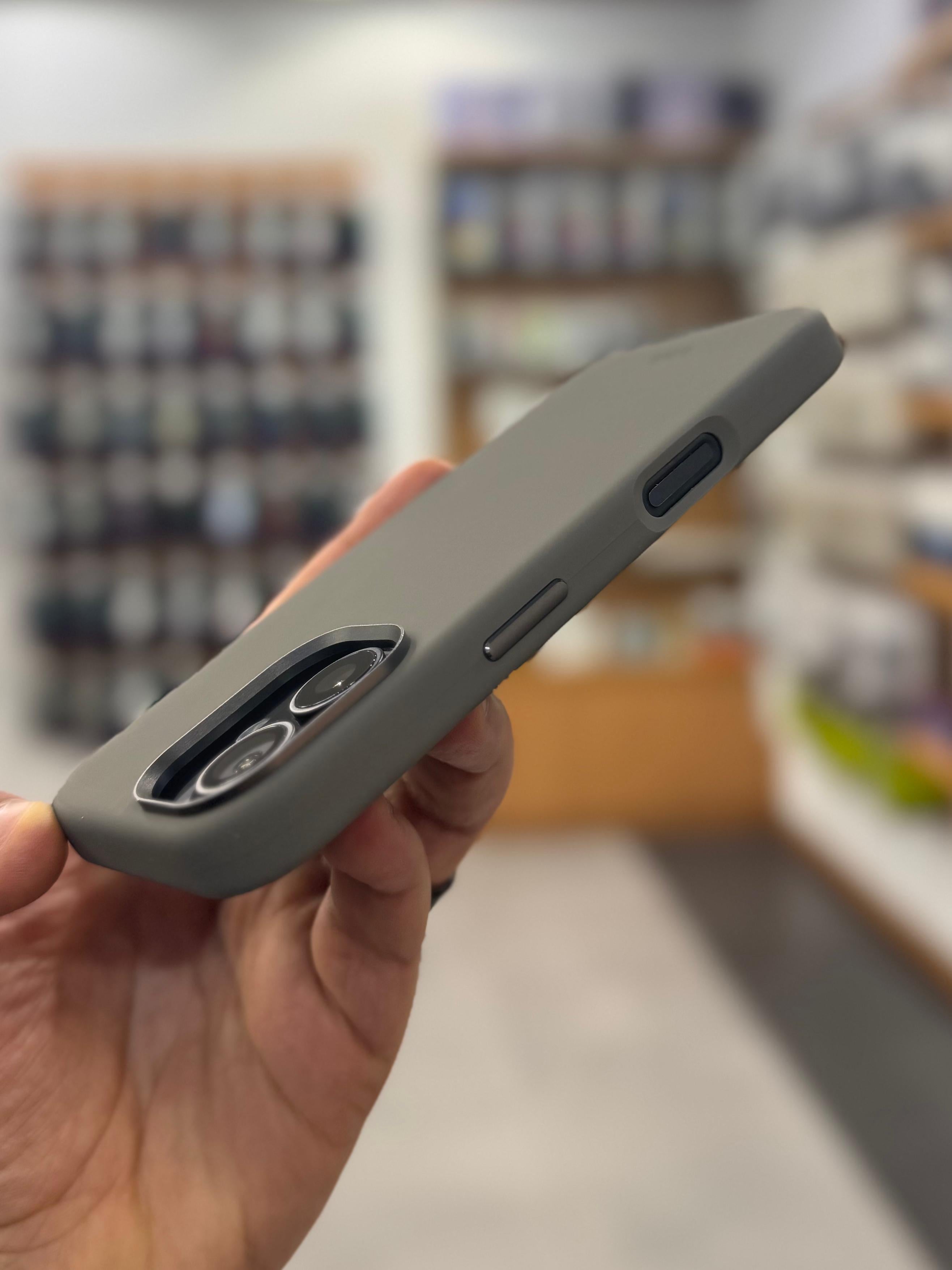 غطاء سيليكون LZEL PrimeShield لجهاز iPhone 16 Plus | رمادي 